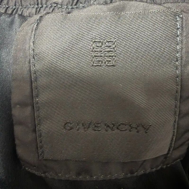 Givenchy Givenchy Black Logo Print Men's Shorts 0089 Size US 27 - 3 Thumbnail