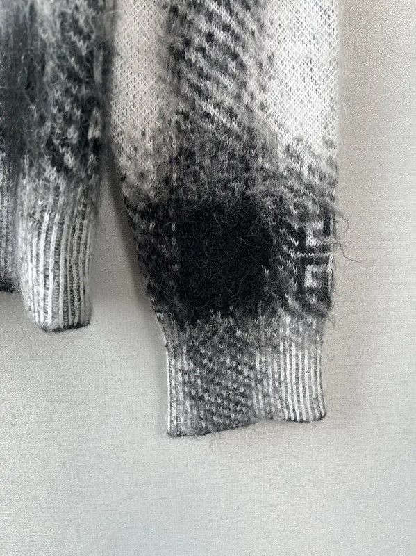 Givenchy Givenchy Gray Plaid Knit Sweater for Men 0089 Size US M / EU 48-50 / 2 - 7 Thumbnail