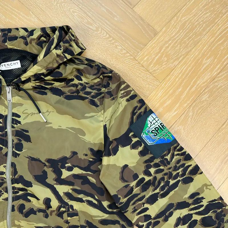 Givenchy Givenchy Camouflage Hooded Jacket for Men 0089 Size US L / EU 52-54 / 3 - 5 Thumbnail
