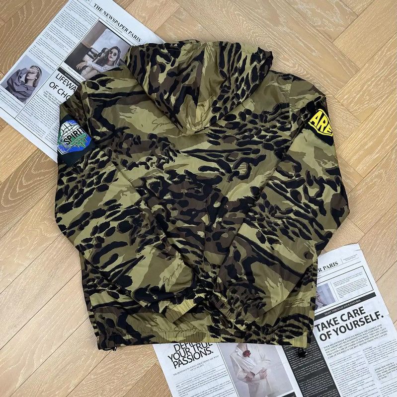 Givenchy Givenchy Camouflage Hooded Jacket for Men 0089 Size US L / EU 52-54 / 3 - 2 Thumbnail