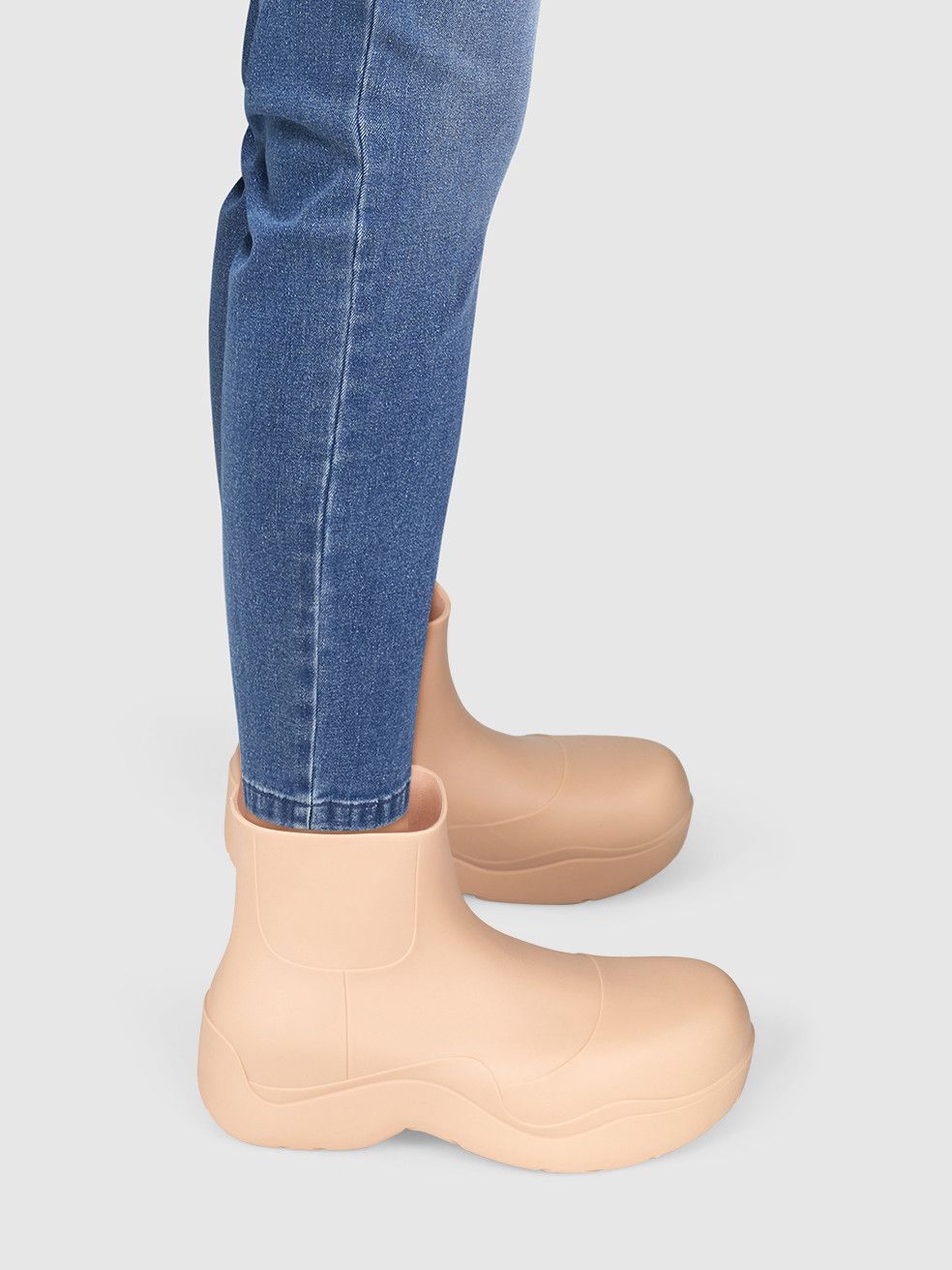 Bottega Veneta Beige Puddle Rubber Boots Size US 11 / IT 41 - 2 Thumbnail