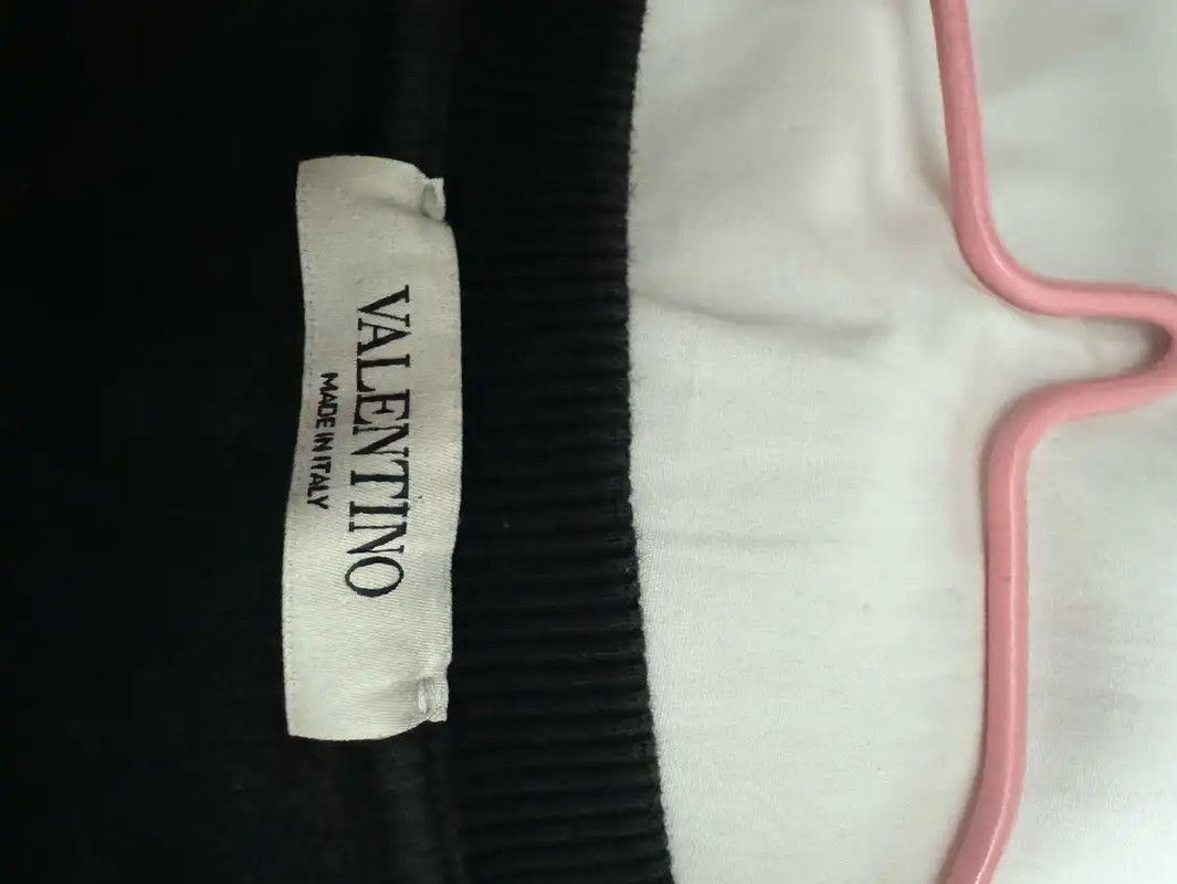 Valentino Valentino Black Cotton Logo Sweatshirt for Men 0089 Size US S / EU 44-46 / 1 - 3 Thumbnail