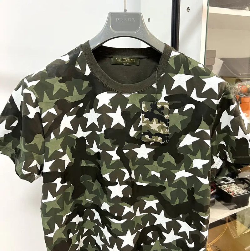 Valentino Valentino Camouflage Star Print Men's T-Shirt 0089 Size US S / EU 44-46 / 1 - 4 Thumbnail