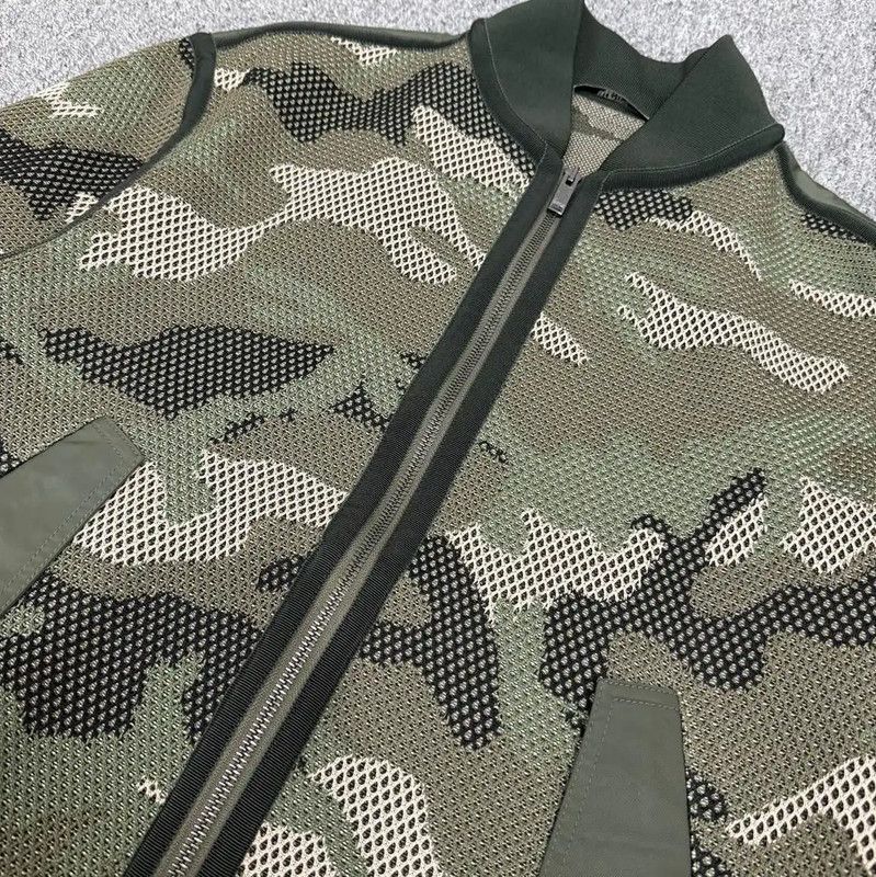Valentino Valentino Camo Print Bomber Jacket for Men 0089 Size US L / EU 52-54 / 3 - 3 Thumbnail