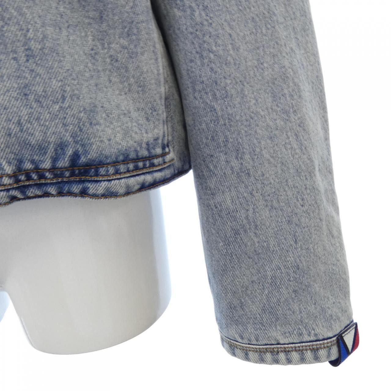 Louis Vuitton Louis Vuitton Louis Vuitton Denim Jacket Denim Outerwear FPVE53BEA DUTY FREE for USA Size ONE SIZE - 6 Thumbnail