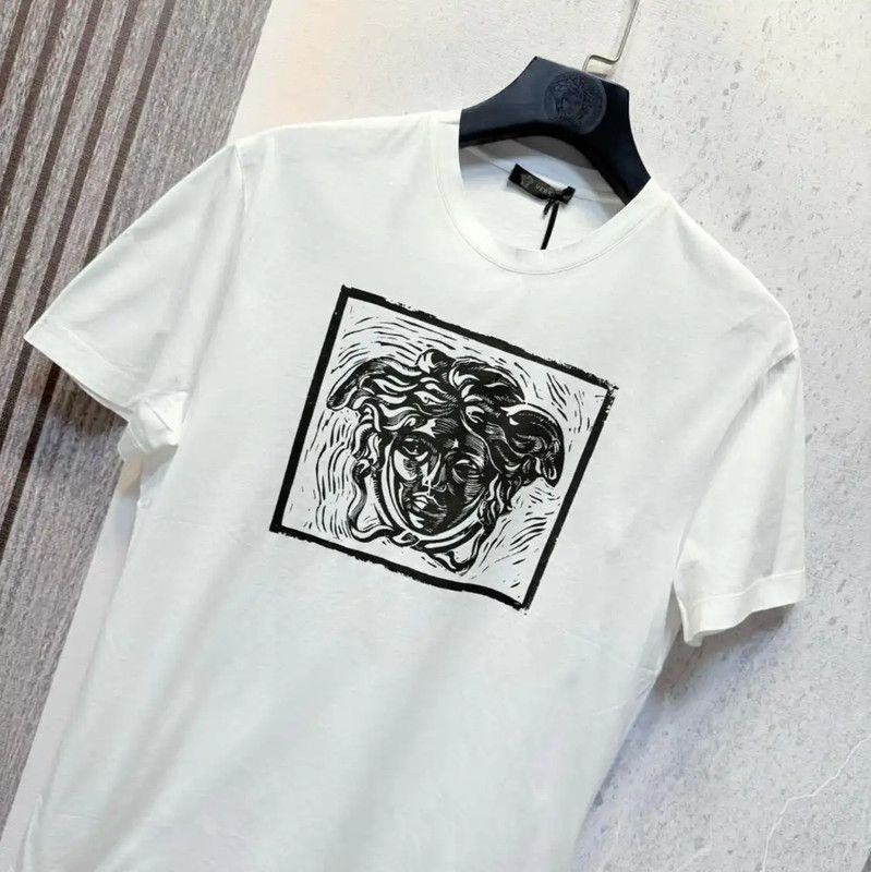 Versace Versace Men's Graphic Cotton T-Shirt in White 0089 Size US M / EU 48-50 / 2 - 7 Thumbnail