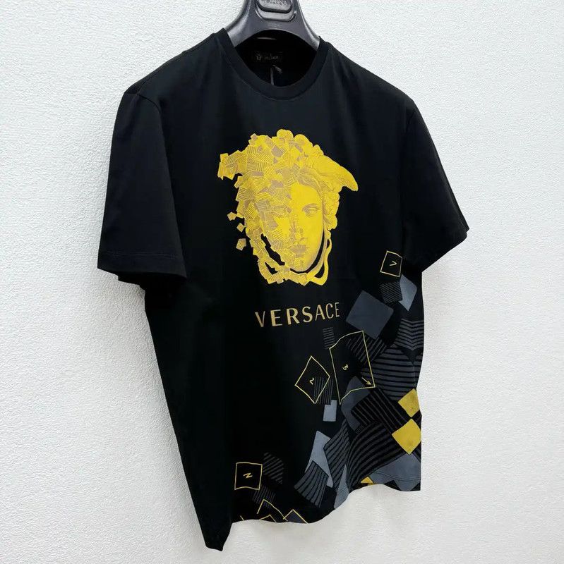 Versace Versace Black Printed Cotton T-Shirt for Men 0089 Size US S / EU 44-46 / 1 - 2 Thumbnail