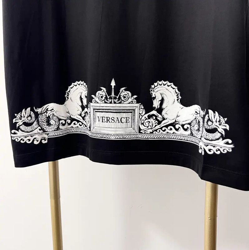 Versace Versace Black Graphic Cotton T-shirt for Men 0089 Size US M / EU 48-50 / 2 - 4 Thumbnail