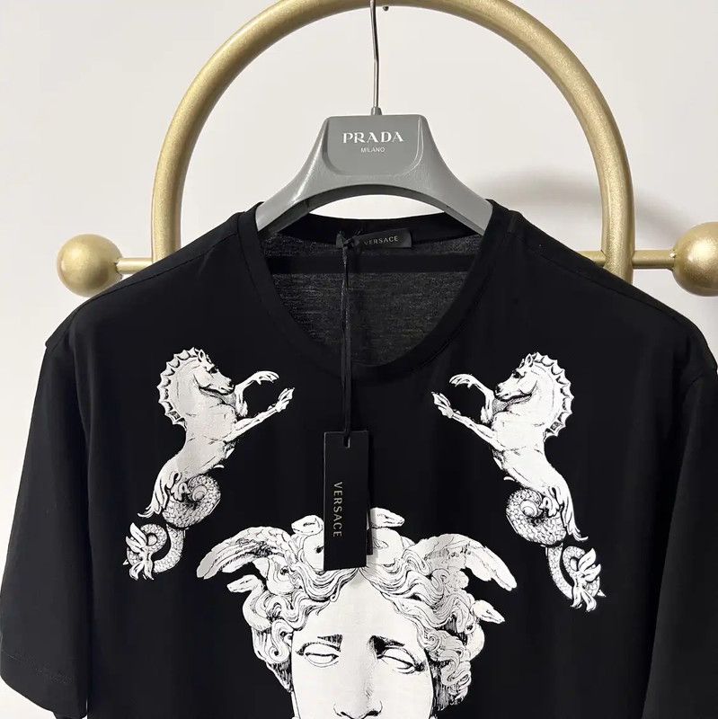 Versace Versace Black Graphic Cotton T-shirt for Men 0089 Size US M / EU 48-50 / 2 - 3 Thumbnail