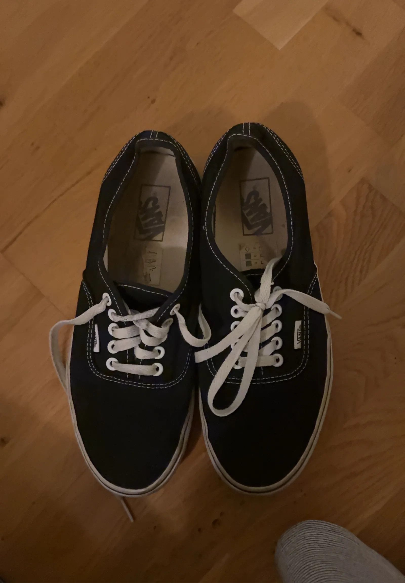 Vans Vans VANS UA Authentic Sneakers Size US 10 / EU 43 - 4 Thumbnail