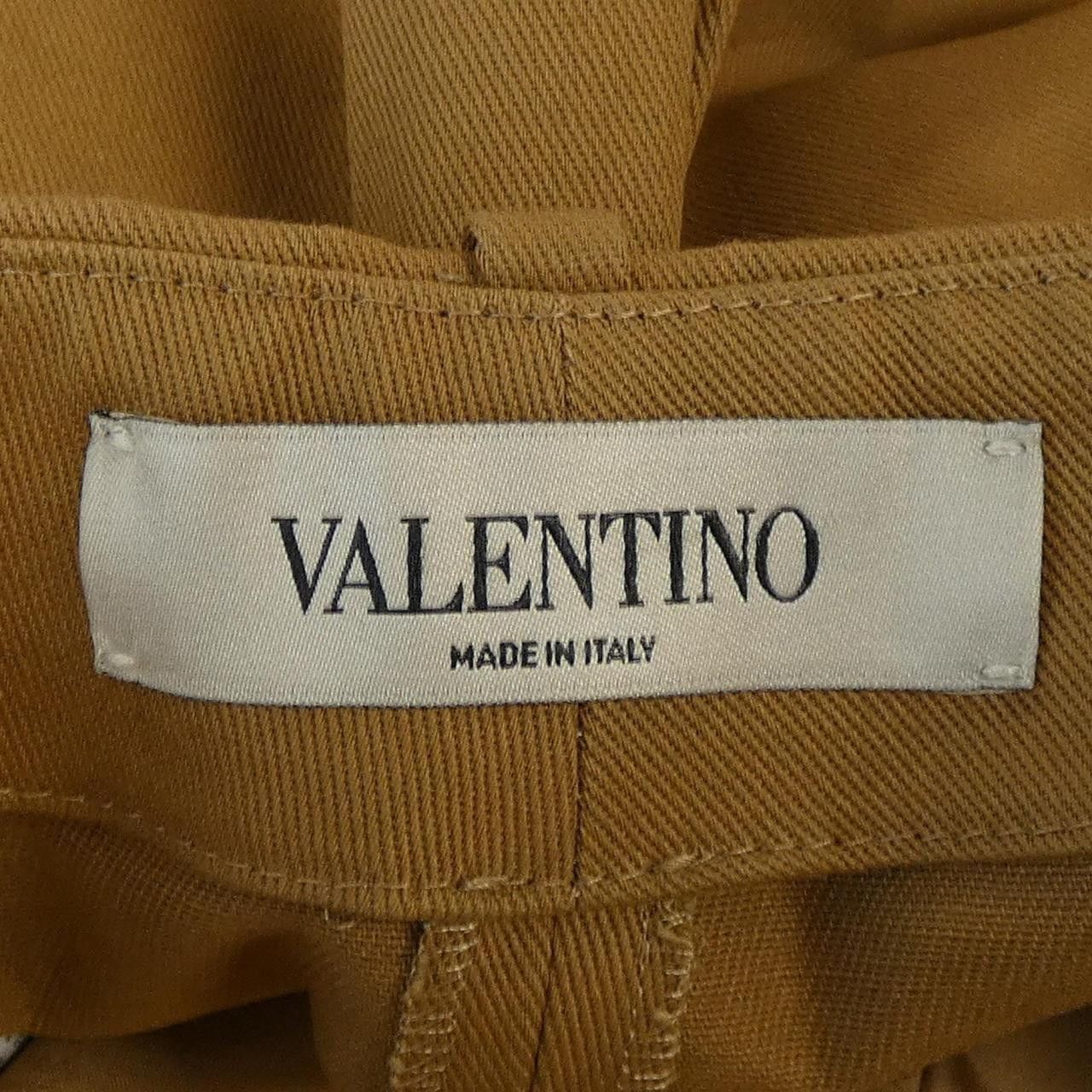 Valentino Valentino Valentino Shorts Others Shorts VB0RA7P06C9 DUTY FREE for USA Size ONE SIZE - 5 Thumbnail
