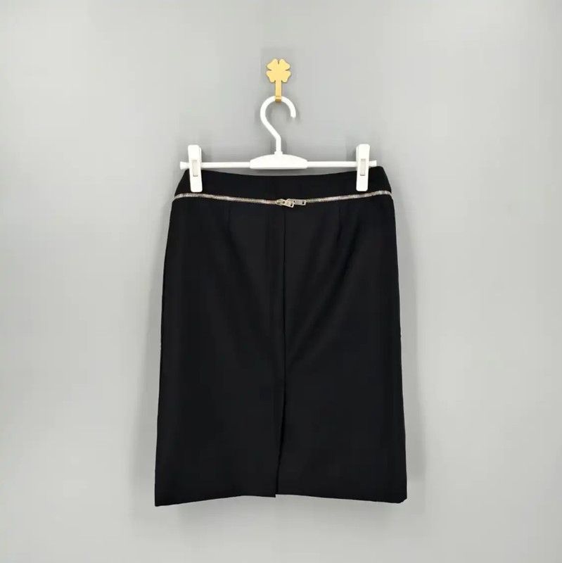 Givenchy Givenchy Black Wool Midi Skirt for Women 0089 Size 28" / US 6 / IT 42 - 2 Thumbnail