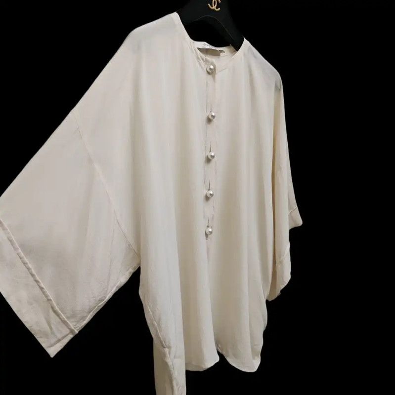 Givenchy Givenchy Summer Cream Silk Short Sleeve Top 0089 Size XS / US 0-2 / IT 36-38 - 3 Thumbnail