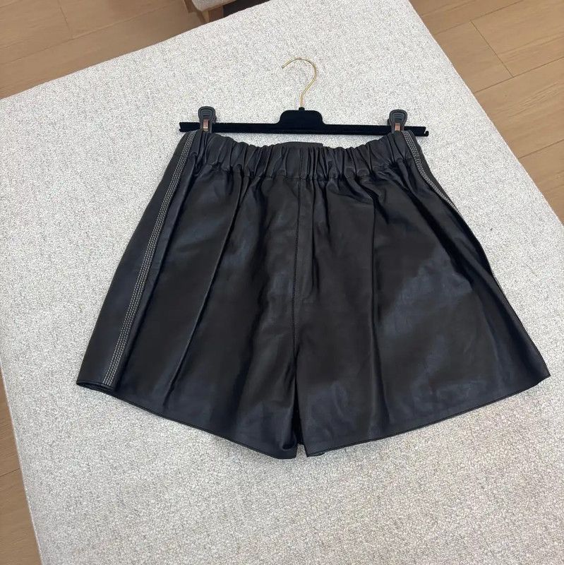 Loewe Loewe Black Leather Women's Shorts 0089 Size 27" / US 4 / IT 40 - 2 Thumbnail