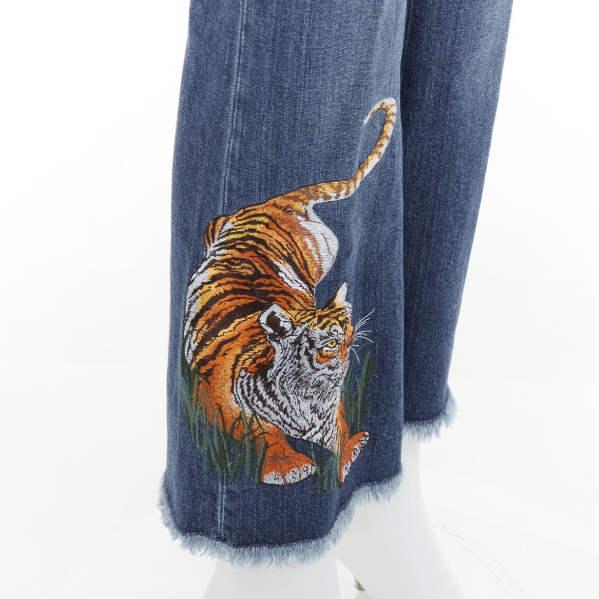Stella McCartney STELLA MCCARTNEY 2016 brown tiger embroidery blue flare jeans 26" Size 26" / US 2 / IT 38 - 2 Thumbnail