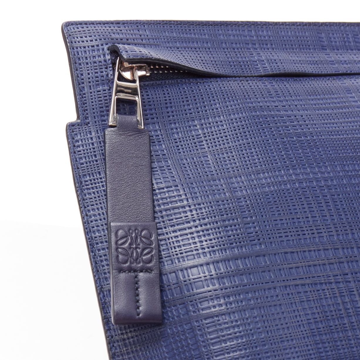 Loewe LOEWE T Pouch navy textured checkered leather silver zip wrist clutch bag Size ONE SIZE - 6 Thumbnail