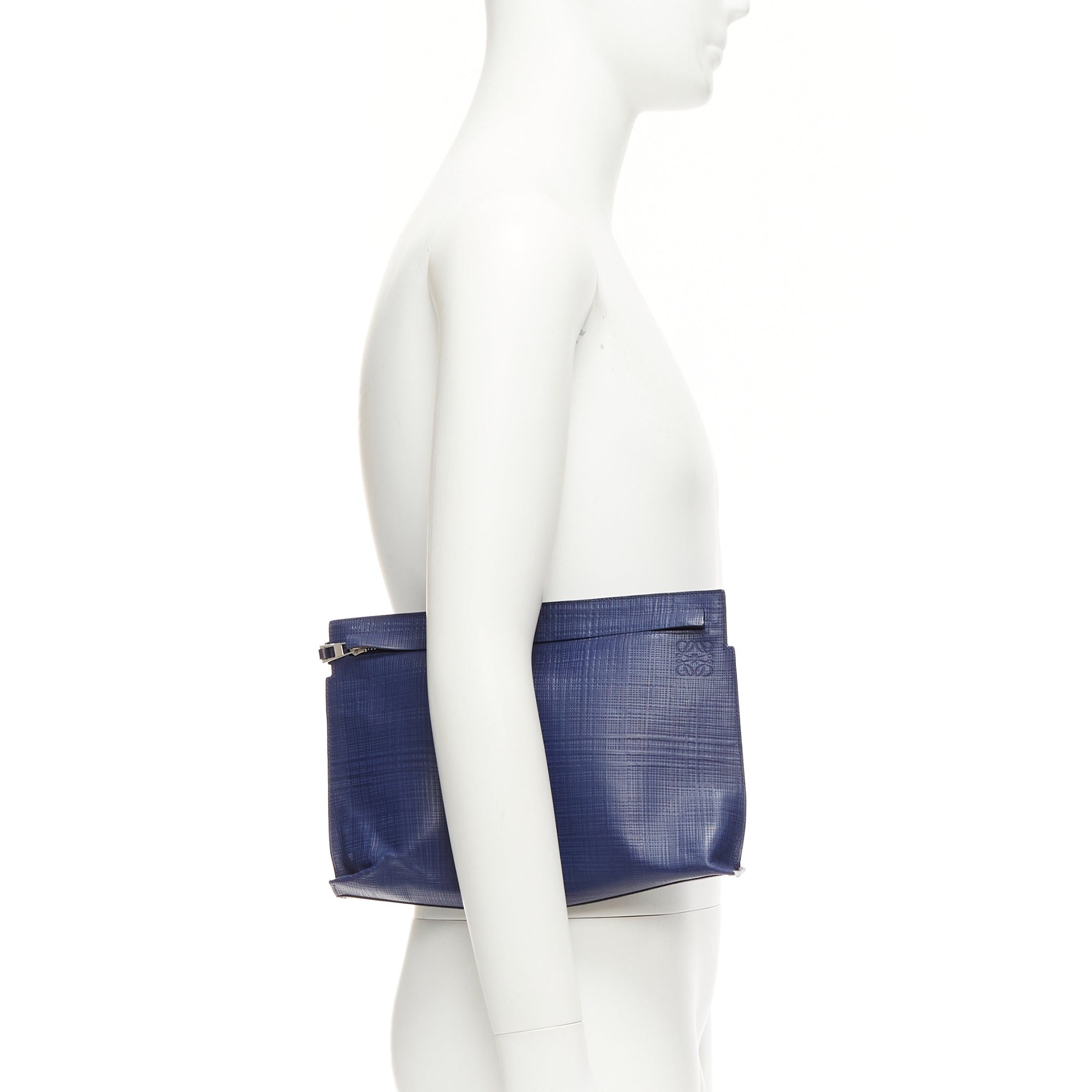Loewe LOEWE T Pouch navy textured checkered leather silver zip wrist clutch bag Size ONE SIZE - 2 Thumbnail