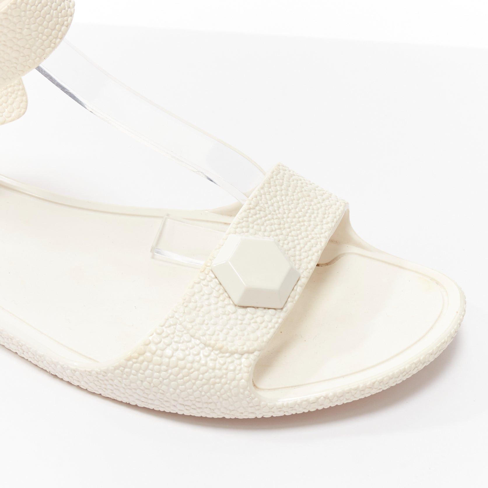 Givenchy GIVENCHY white textured rubber hexagon stud flat jelly sandals EU41 Size US 11 / IT 41 - 7 Thumbnail