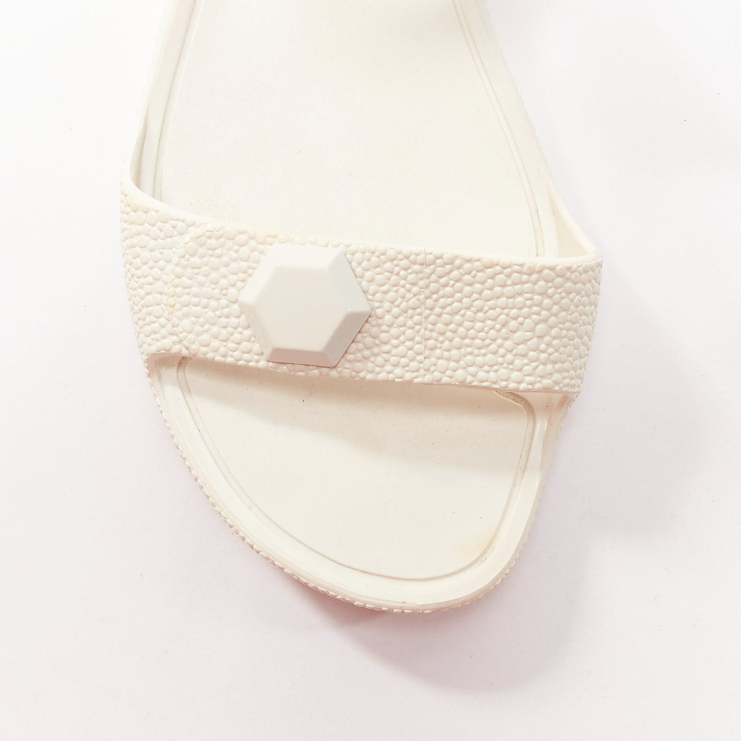 Givenchy GIVENCHY white textured rubber hexagon stud flat jelly sandals EU41 Size US 11 / IT 41 - 6 Thumbnail