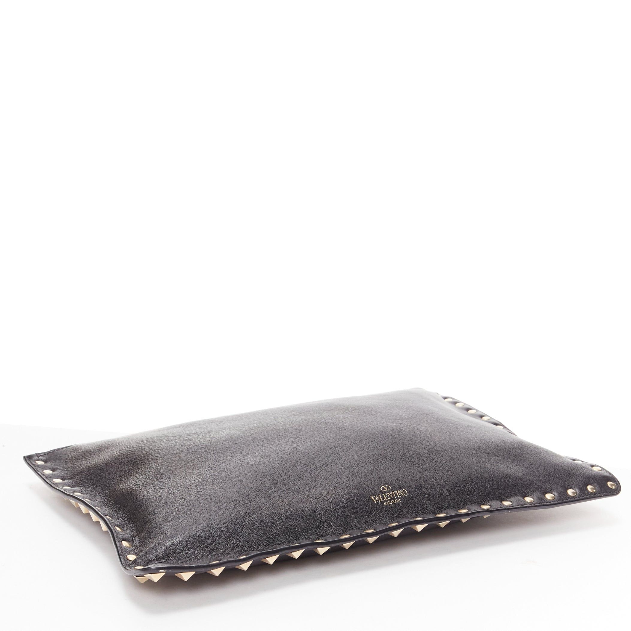 Valentino VALENTINO Rockstud black gold round studs logo triangle flat clutch bag Size ONE SIZE - 5 Thumbnail