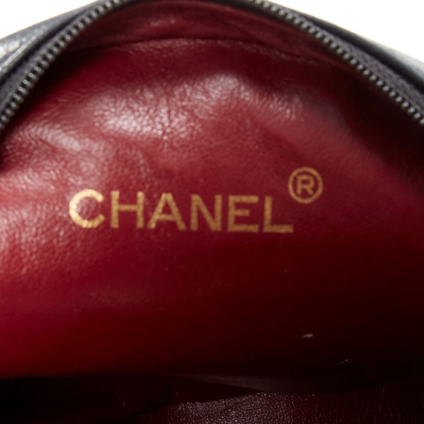 Other TIGER IN THE RAIN CHANEL Vintage I Love You applique round crossbody chain bag Size ONE SIZE - 13 Thumbnail