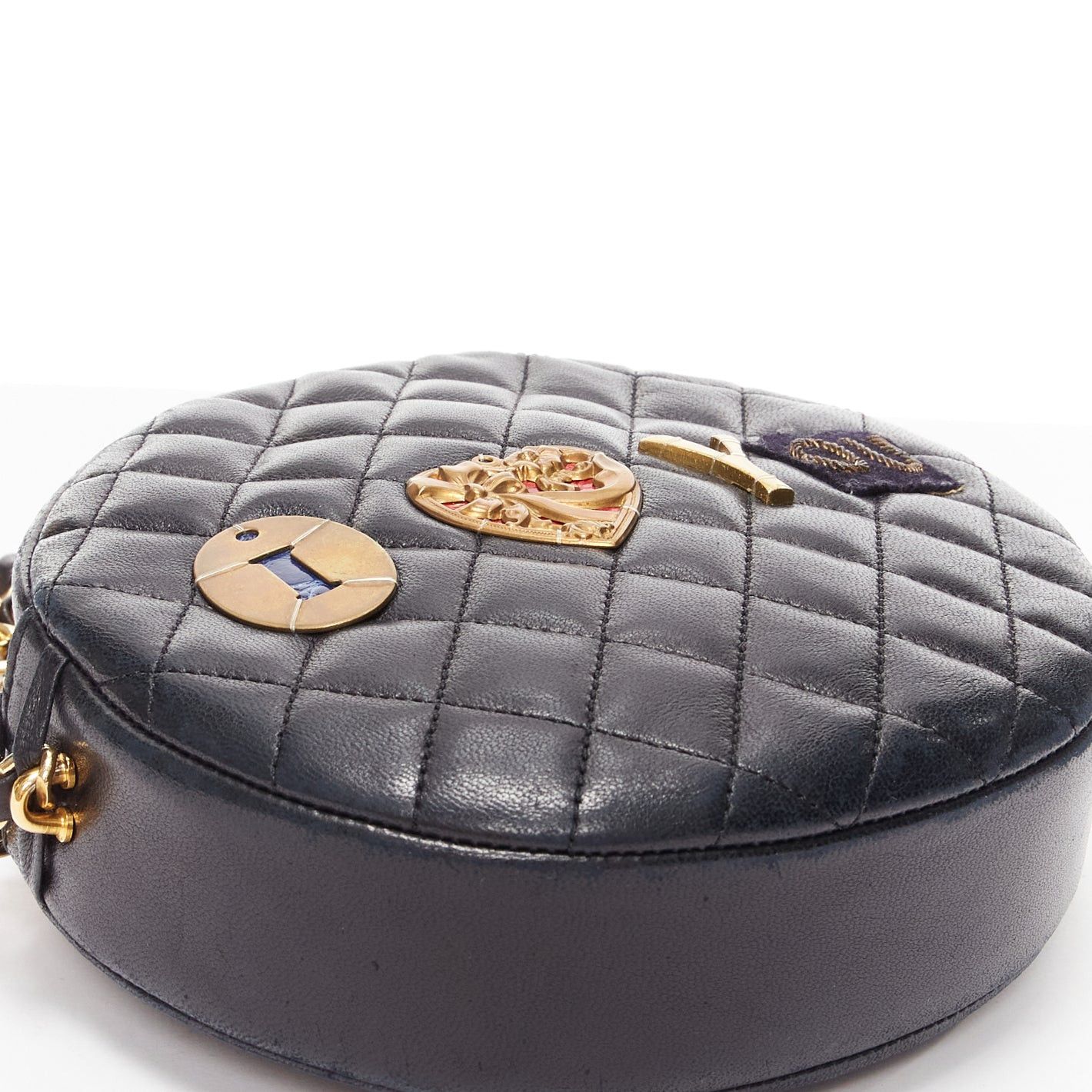 Other TIGER IN THE RAIN CHANEL Vintage I Love You applique round crossbody chain bag Size ONE SIZE - 7 Thumbnail