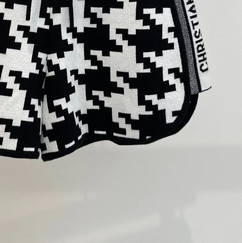 Dior Dior Summer Black and White Houndstooth Shorts 0089 Size 27" / US 4 / IT 40 - 4 Thumbnail