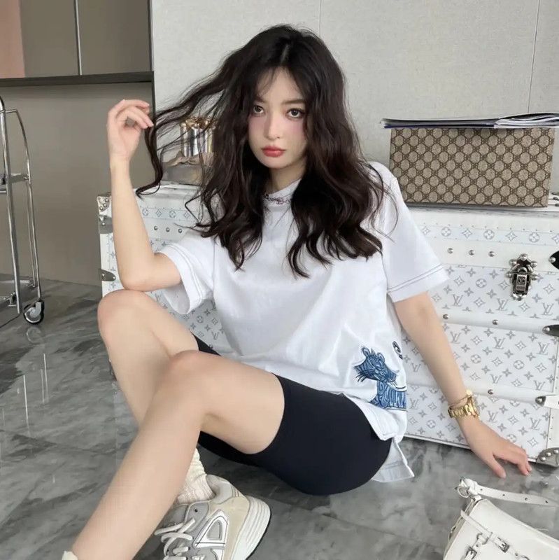Dior Dior Women's Cotton T-Shirt with Unique Design 0089 Size M / US 6-8 / IT 42-44 - 2 Thumbnail