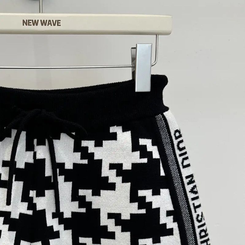 Dior Dior Black Wool Plaid Shorts for Women 0089 Size 23" - 2 Thumbnail
