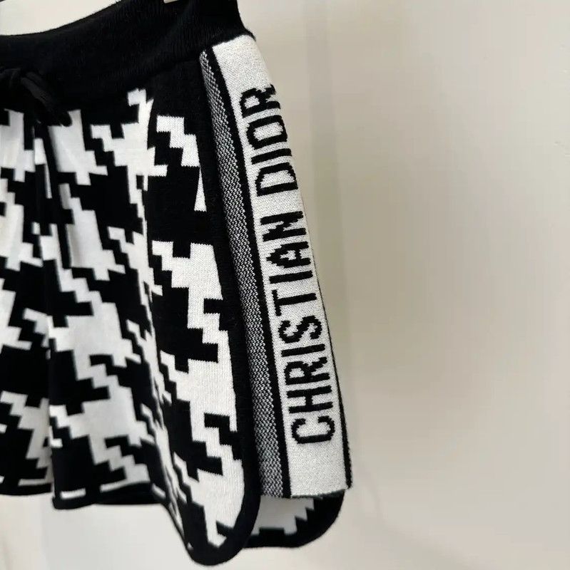 Dior Dior Black Wool Plaid Shorts for Women 0089 Size 23" - 4 Thumbnail