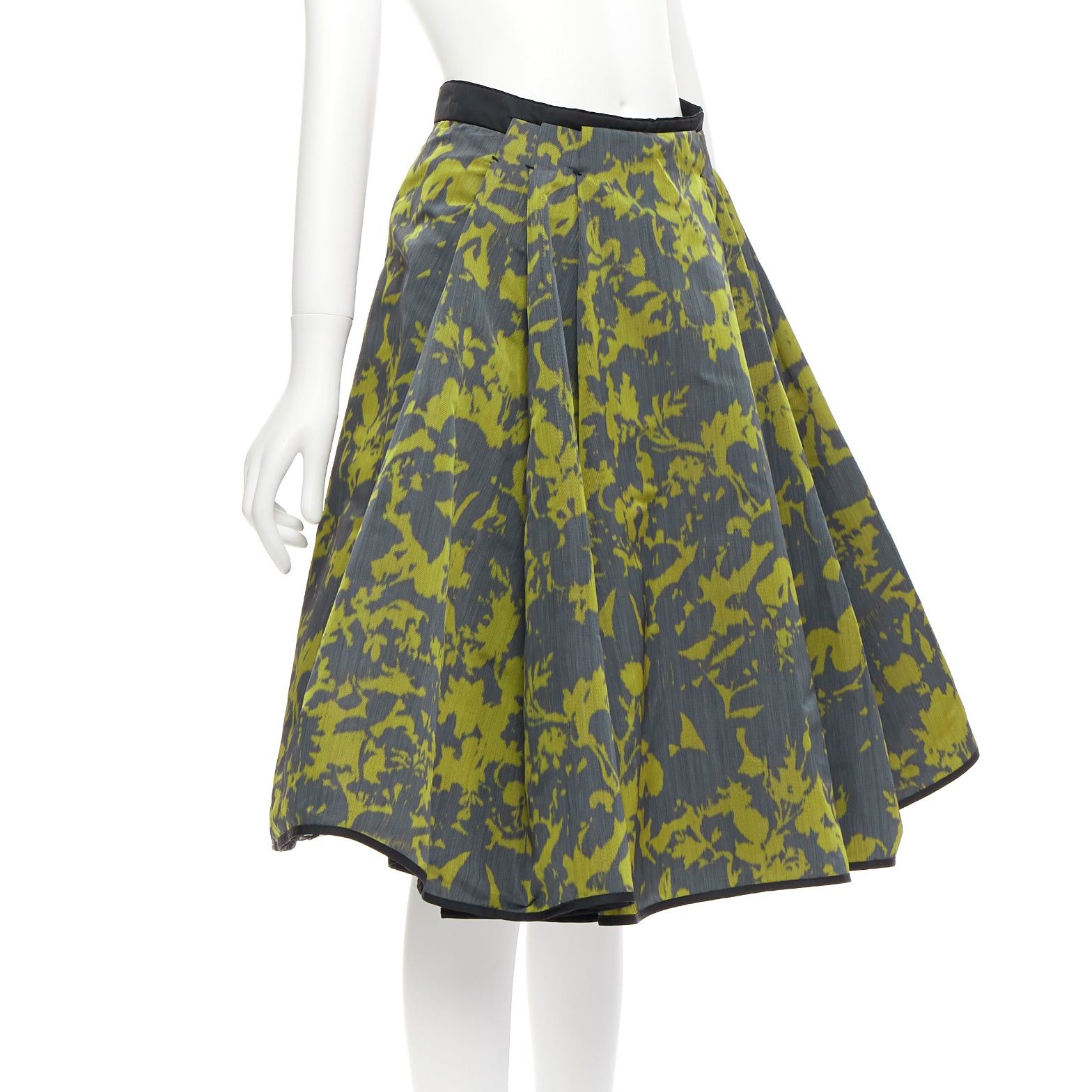 Louis Vuitton LOUIS VUITTON green floral jacquard velvet trim LV zip flared skirt Size 26" / US 2 / IT 38 - 3 Thumbnail