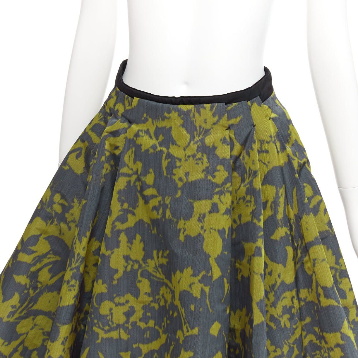 Louis Vuitton LOUIS VUITTON green floral jacquard velvet trim LV zip flared skirt Size 26" / US 2 / IT 38 - 7 Thumbnail
