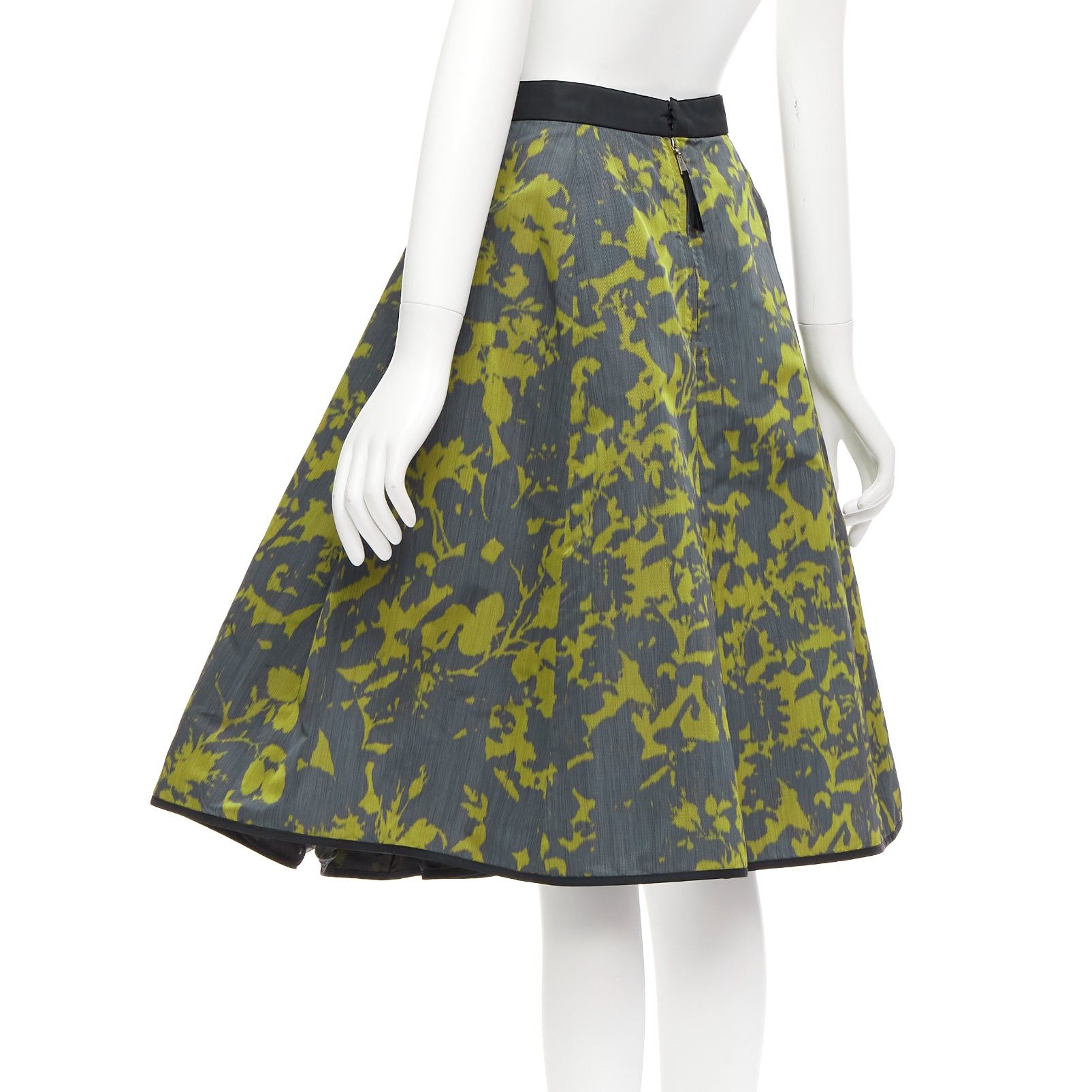 Louis Vuitton LOUIS VUITTON green floral jacquard velvet trim LV zip flared skirt Size 26" / US 2 / IT 38 - 6 Thumbnail