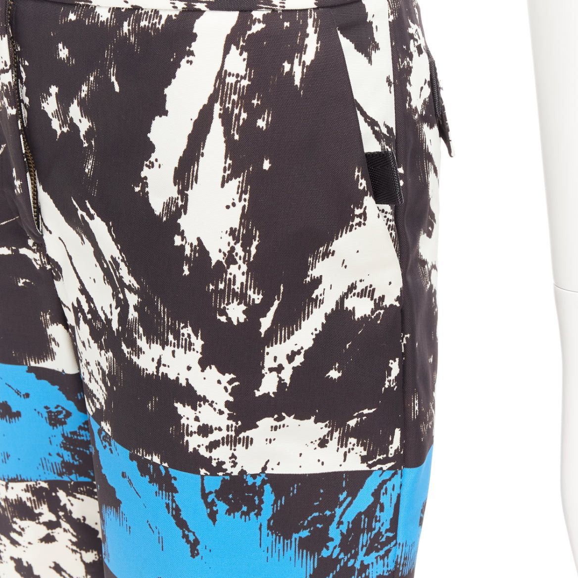 Alexander Wang ALEXANDER WANG Runway blue black white geometric Bermuda shorts US0 XS Size 26" / US 2 / IT 38 - 7 Thumbnail