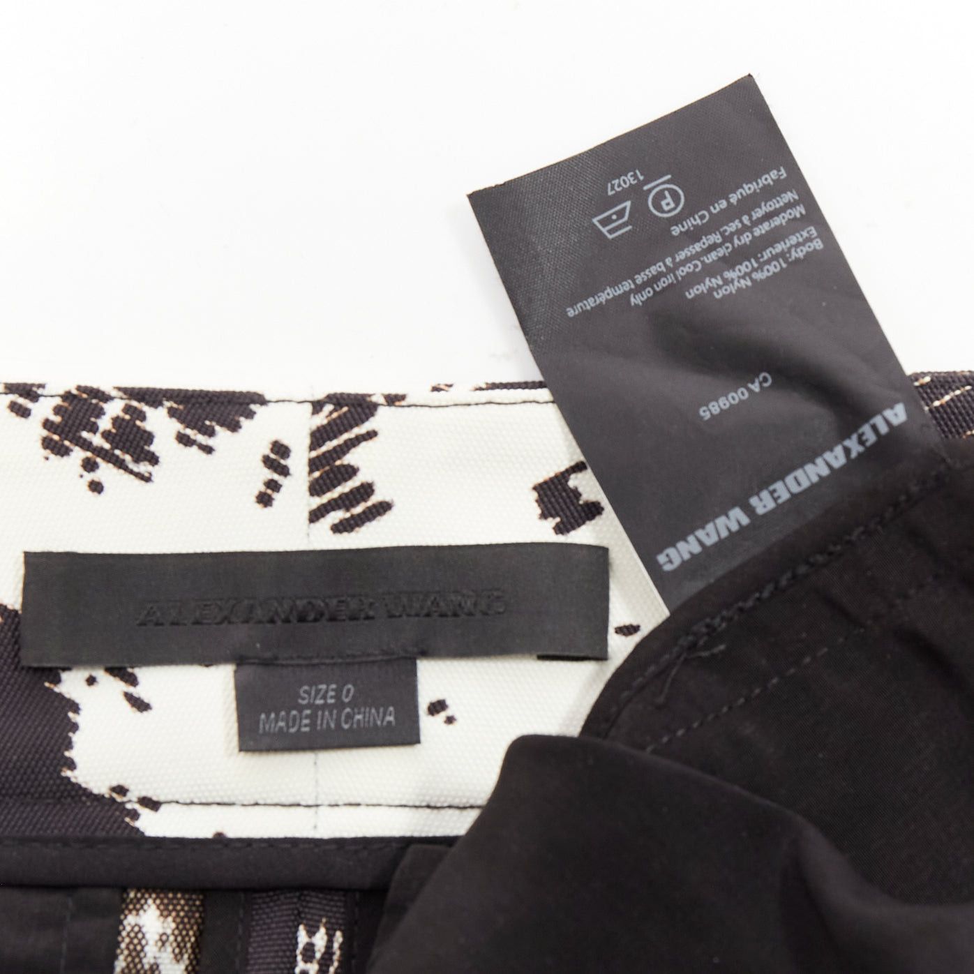 Alexander Wang ALEXANDER WANG Runway blue black white geometric Bermuda shorts US0 XS Size 26" / US 2 / IT 38 - 8 Thumbnail