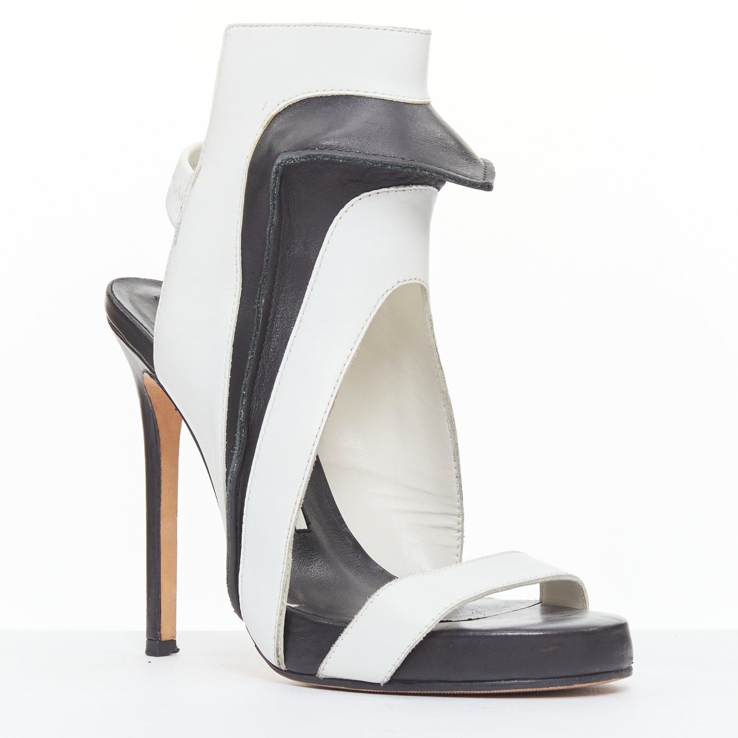 Other CAMILLA SKOVGAARD 2013 black white ridged high top cut out sandals EU37 Size US 7 / IT 37 - 2 Thumbnail