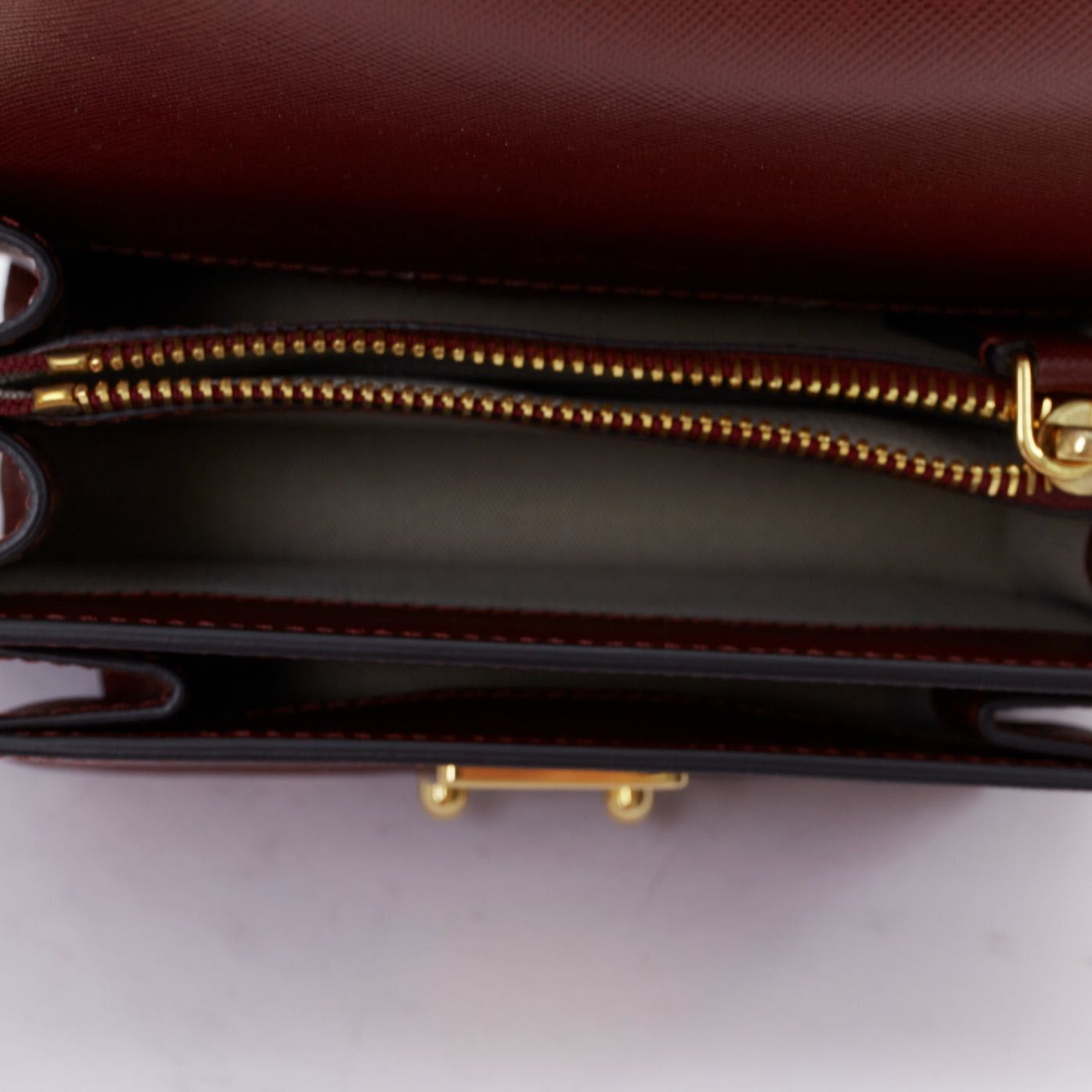 Marni MARNI Trunk navy burgundy textured leather clasp crossbody bag Size ONE SIZE - 9 Thumbnail