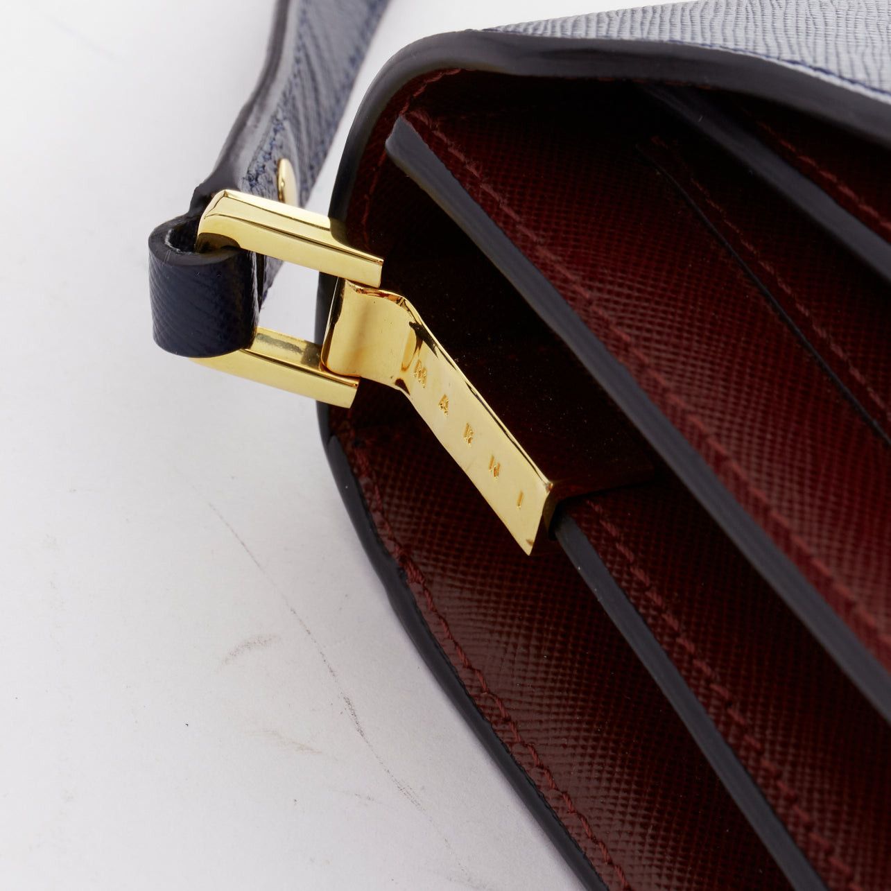 Marni MARNI Trunk navy burgundy textured leather clasp crossbody bag Size ONE SIZE - 8 Thumbnail