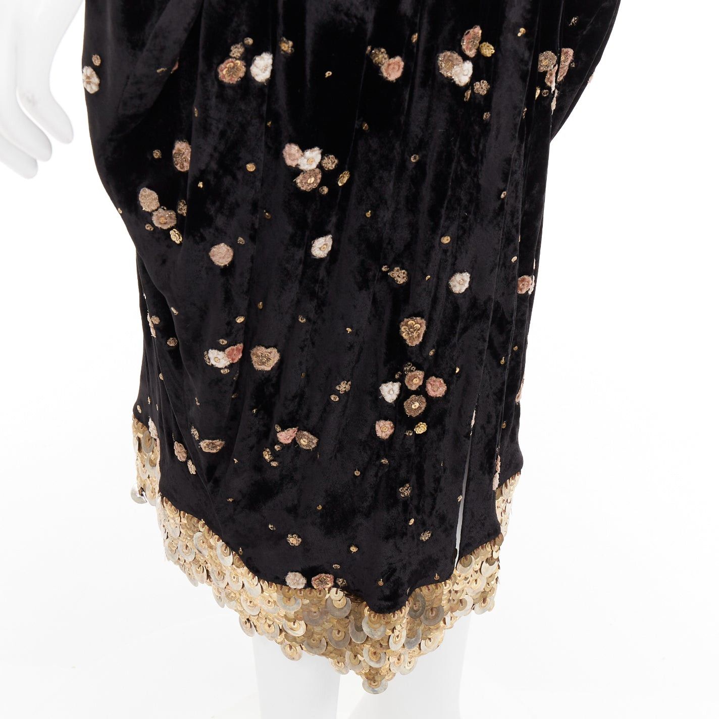 Other SABYASACHI black velvet gold floral applique sequins drape V neck dress S Size S / US 4 / IT 40 - 2 Thumbnail