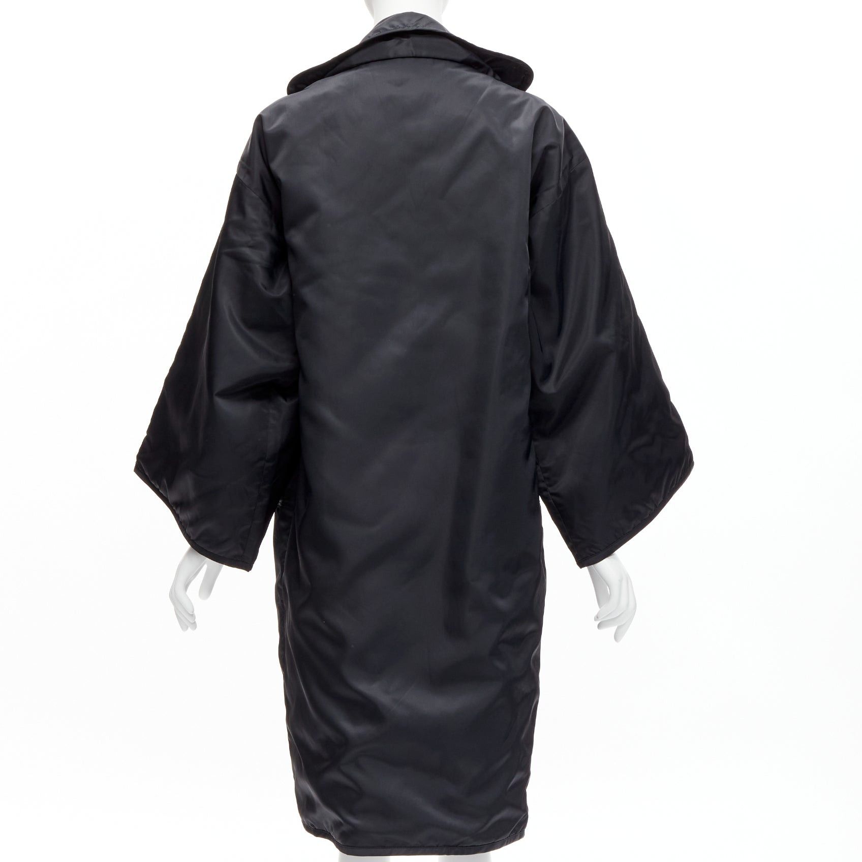 Yohji Yamamoto YOHJI YAMAMOTO Vintage black armhole cutout padded kimono overcoat S Size S / US 4 / IT 40 - 5 Thumbnail