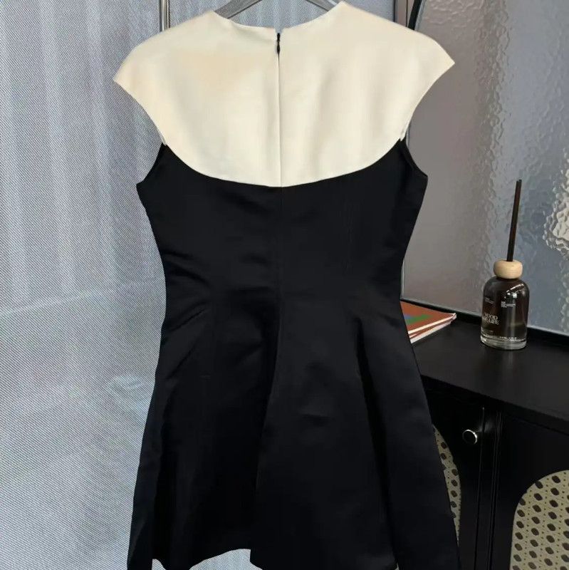 Dior Dior Black Silk Dress with Cream Collar 0089 Size M / US 6-8 / IT 42-44 - 2 Thumbnail