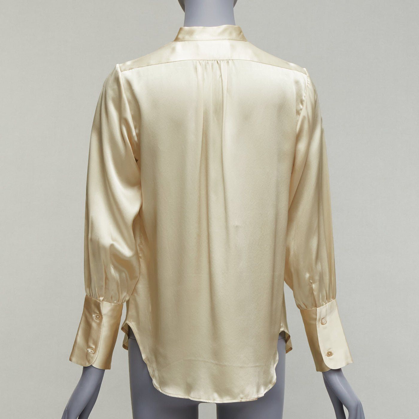Nili Lotan NILI LOTAN 100% silk champagne pleated shoulder seam V neck popover blouse XS Size S / US 4 / IT 40 - 5 Thumbnail