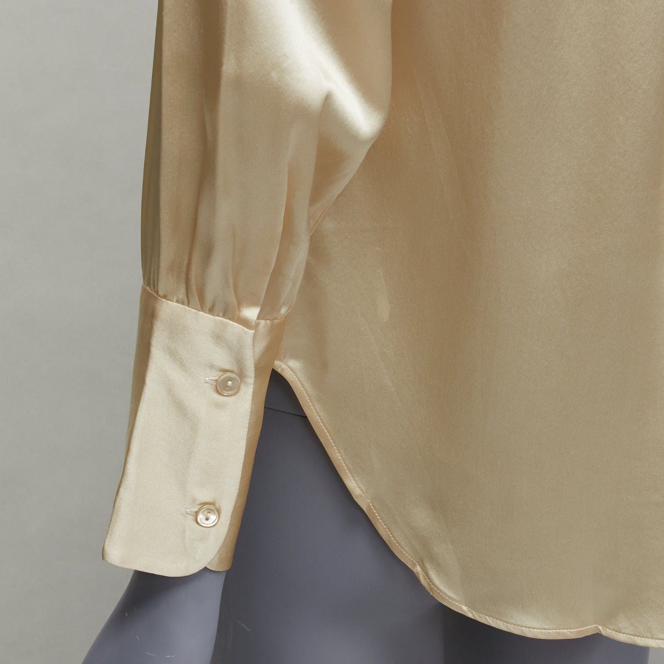 Nili Lotan NILI LOTAN 100% silk champagne pleated shoulder seam V neck popover blouse XS Size S / US 4 / IT 40 - 2 Thumbnail