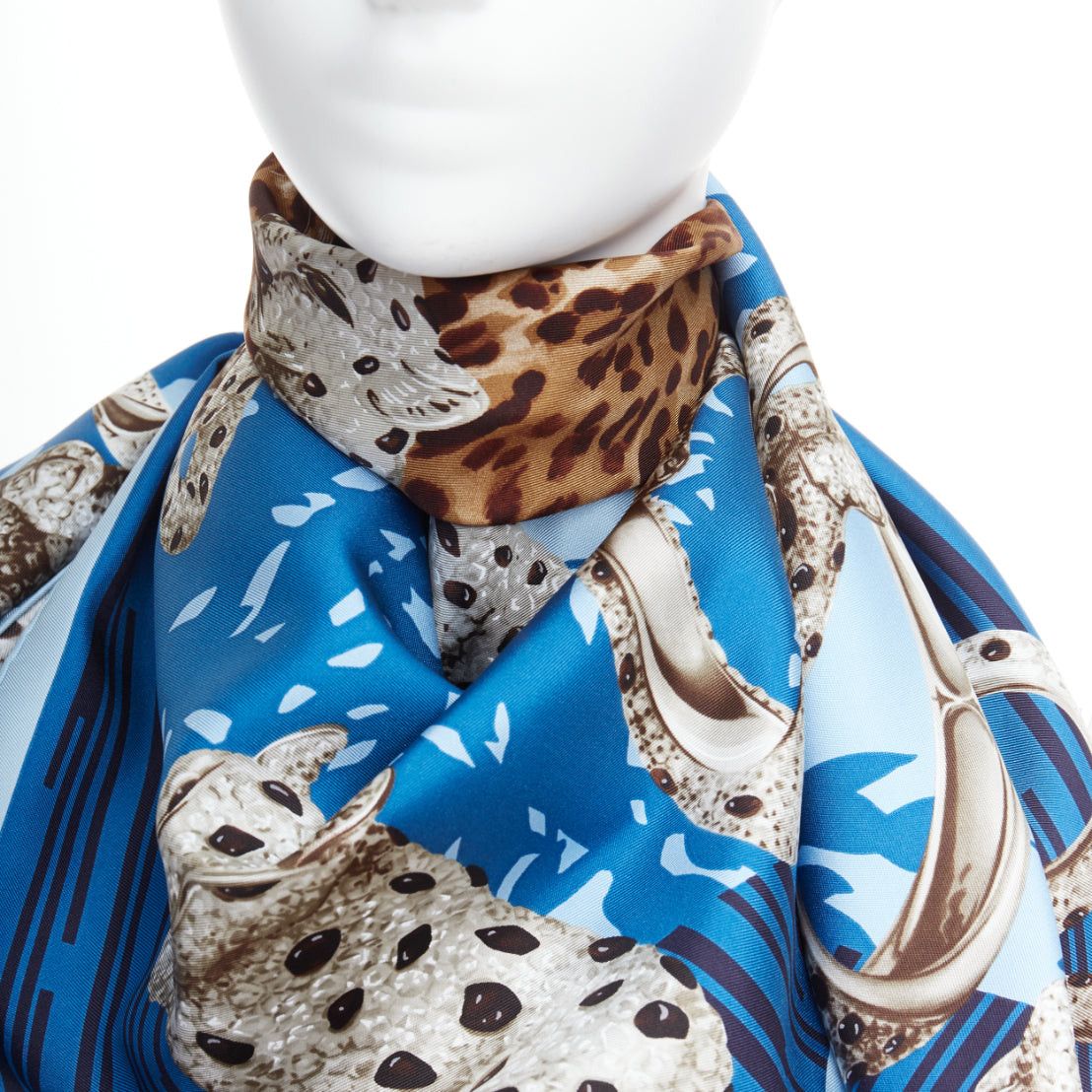 Cartier CARTIER 100% silk blue grey panther leopard ring print square scarf Size ONE SIZE - 7 Thumbnail