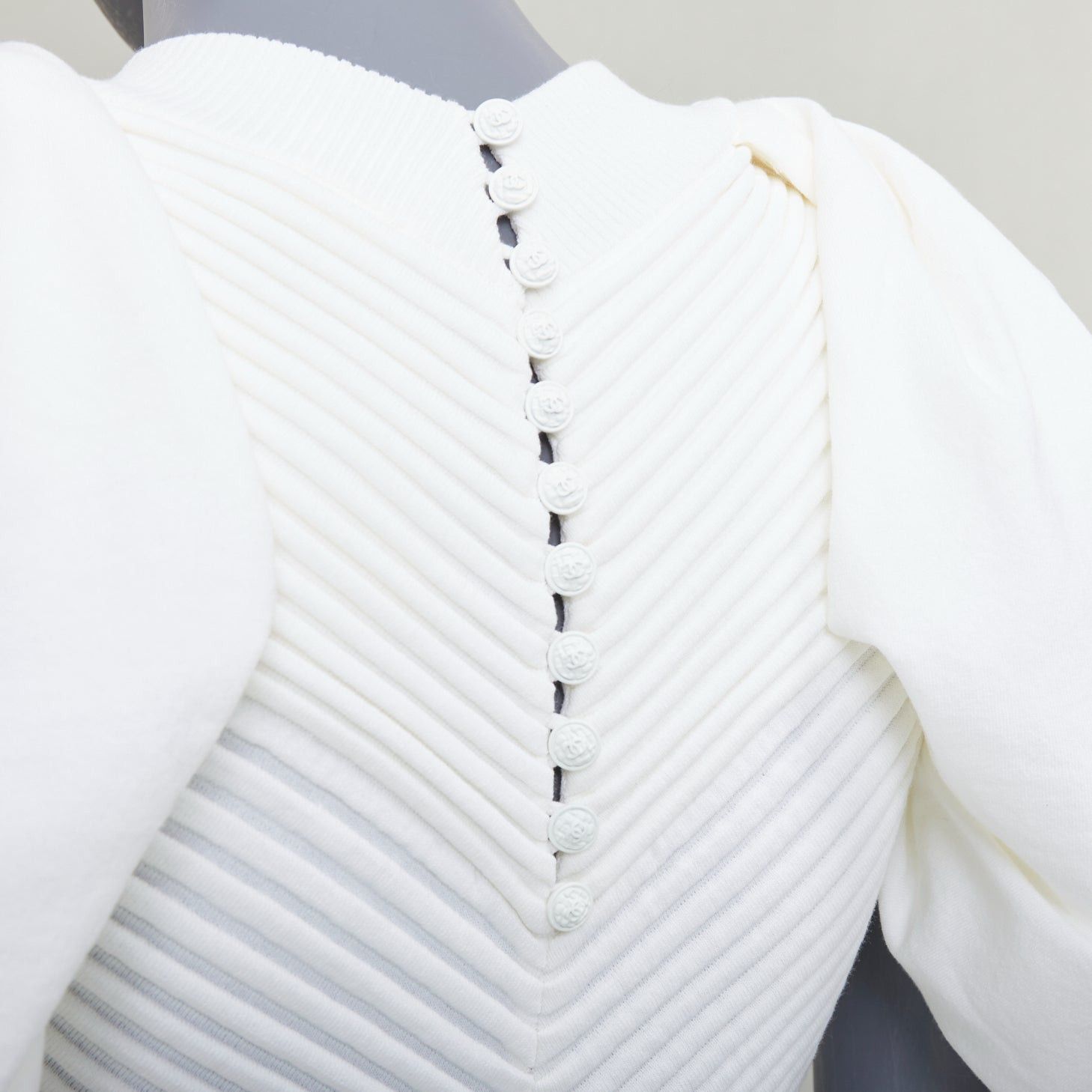 Chanel CHANEL 09P white cotton blend chevron puff sleeve CC buttons knit dress FR34 XS Size XS / US 0-2 / IT 36-38 - 2 Thumbnail