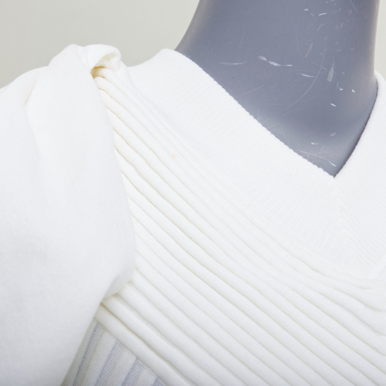 Chanel CHANEL 09P white cotton blend chevron puff sleeve CC buttons knit dress FR34 XS Size XS / US 0-2 / IT 36-38 - 7 Thumbnail