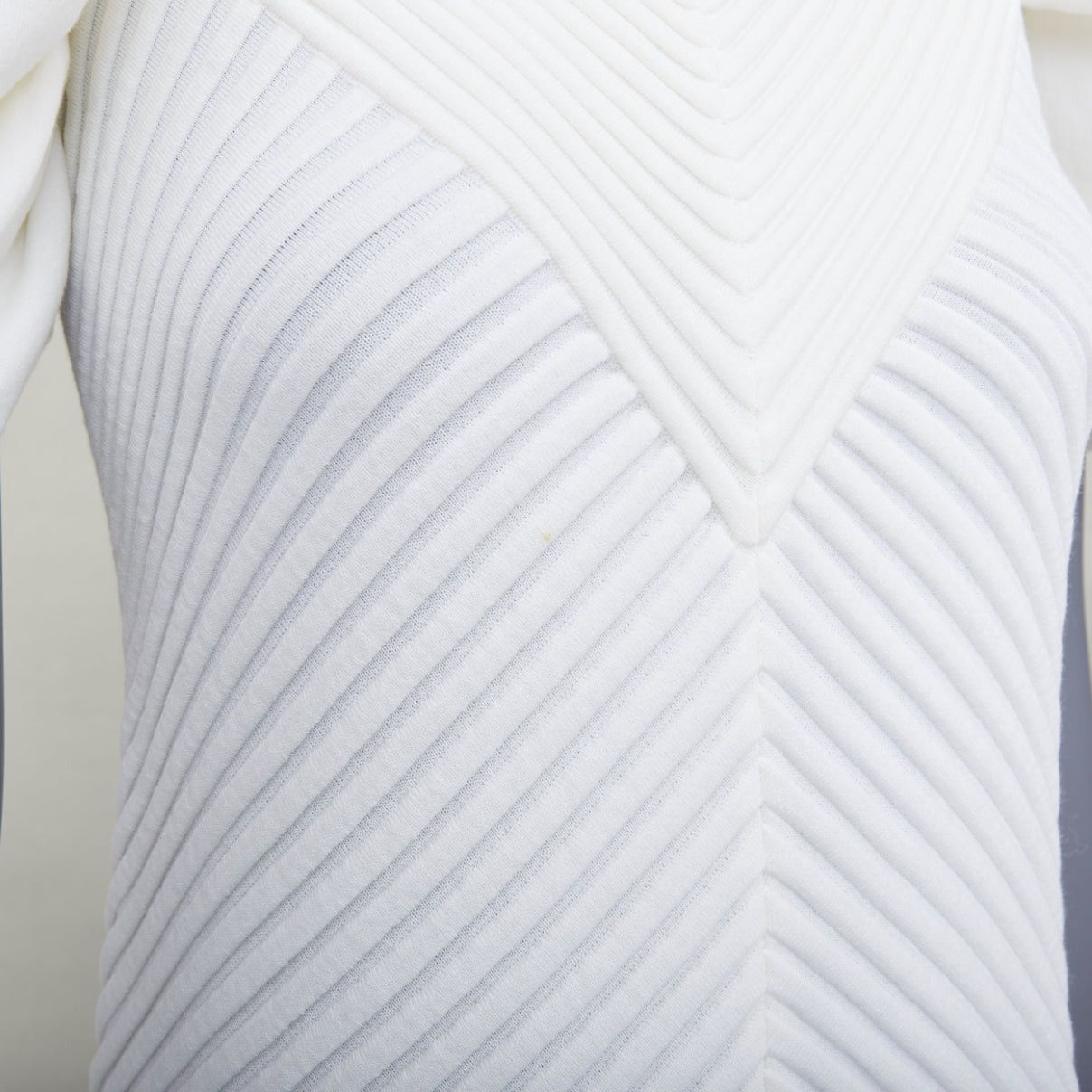 Chanel CHANEL 09P white cotton blend chevron puff sleeve CC buttons knit dress FR34 XS Size XS / US 0-2 / IT 36-38 - 8 Thumbnail
