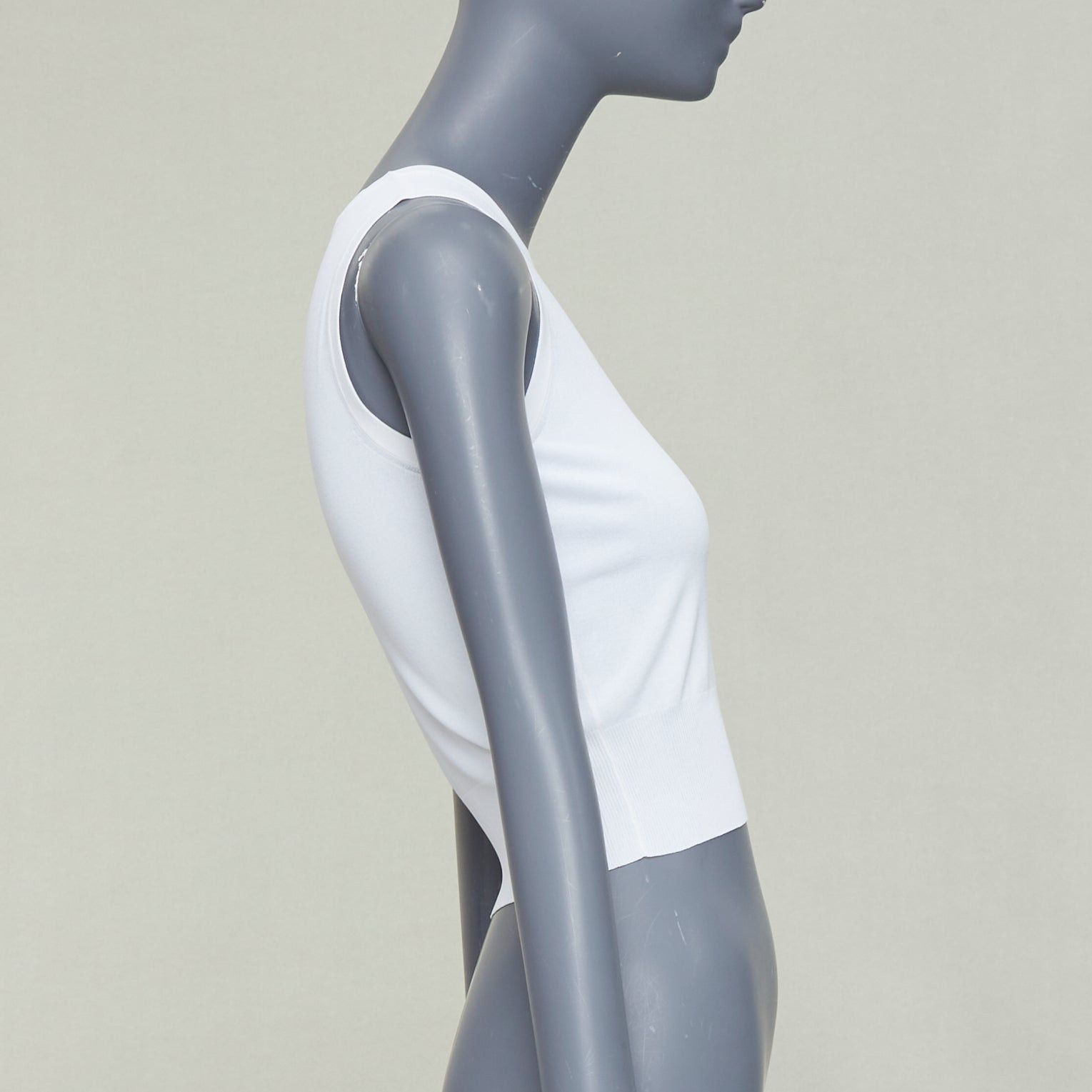 Alaia ALAIA white viscose blend sleeveless round neck ribbed hem crop vest FR36 S Size S / US 4 / IT 40 - 4 Thumbnail