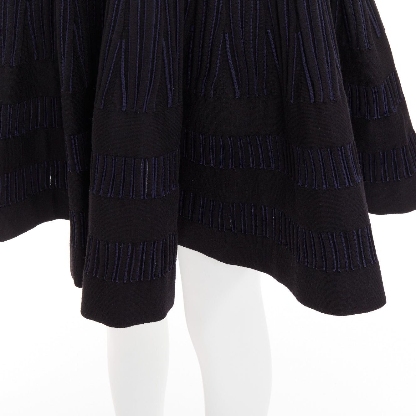 Alaia ALAIA navy black virgin wool silk blend high waist flared knitted skirt IT36 XXS Size 27" / US 4 / IT 40 - 7 Thumbnail