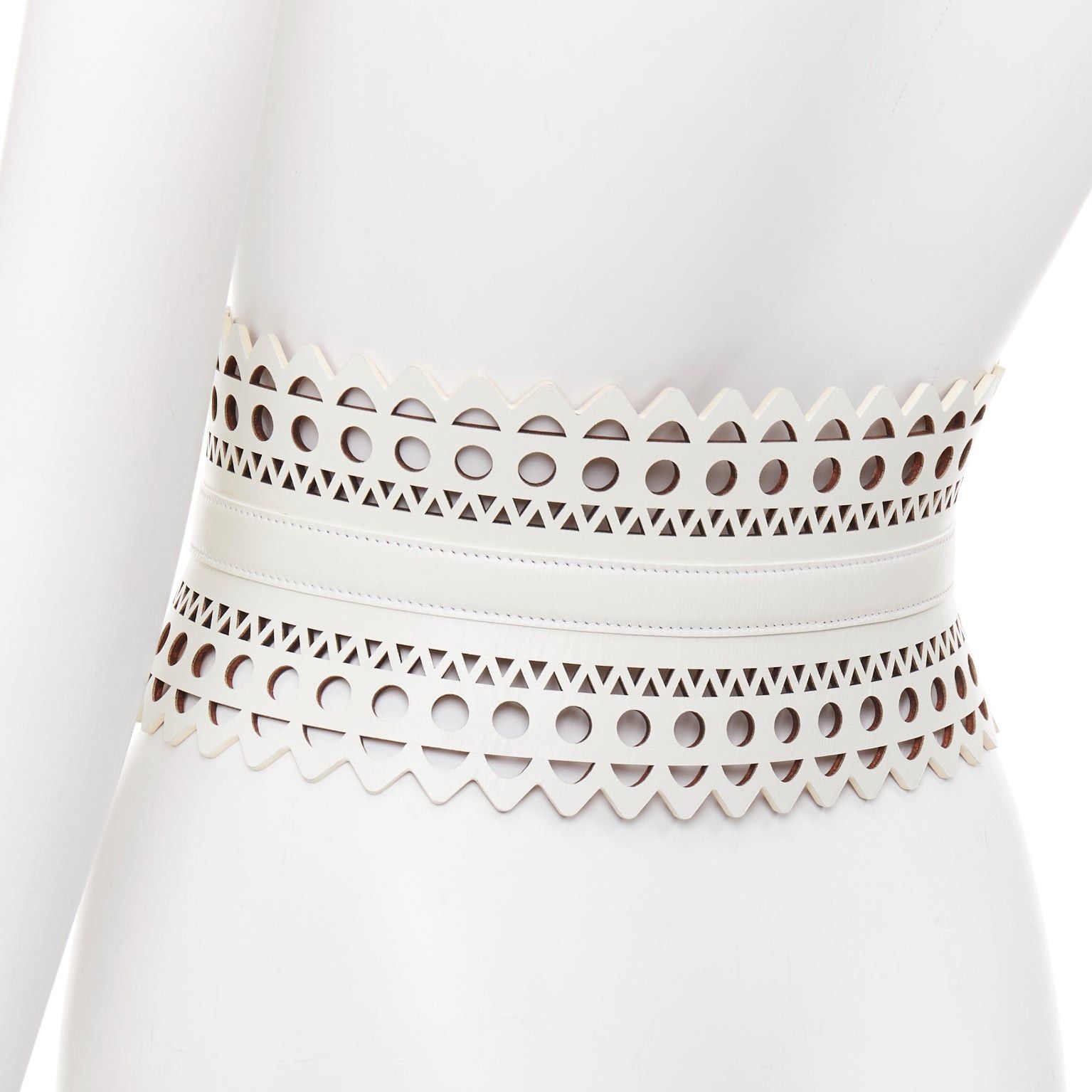 Alaia ALAIA white leather geometric cut out scallop edge wide corset belt 65cm Size ONE SIZE - 5 Thumbnail